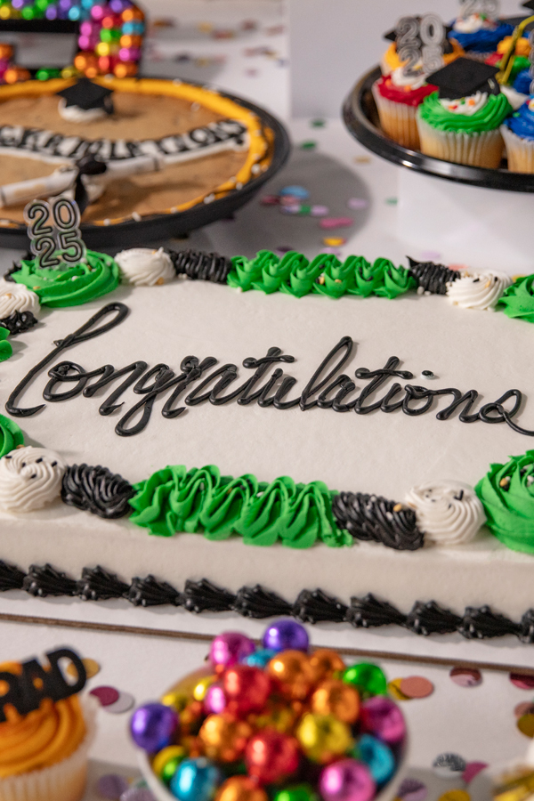 2025 Graduation cake